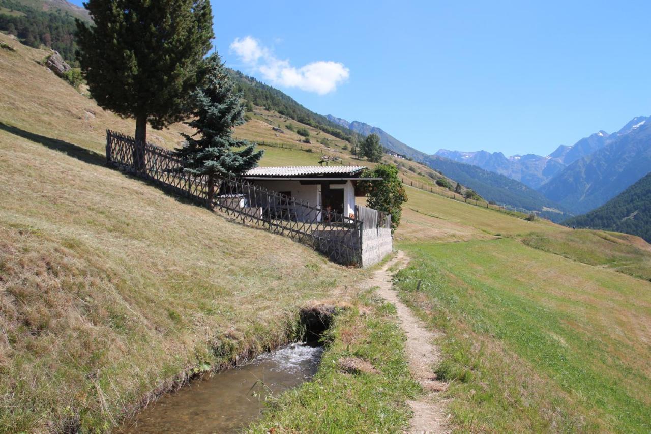 Hotel Greif Malles Venosta Exterior photo