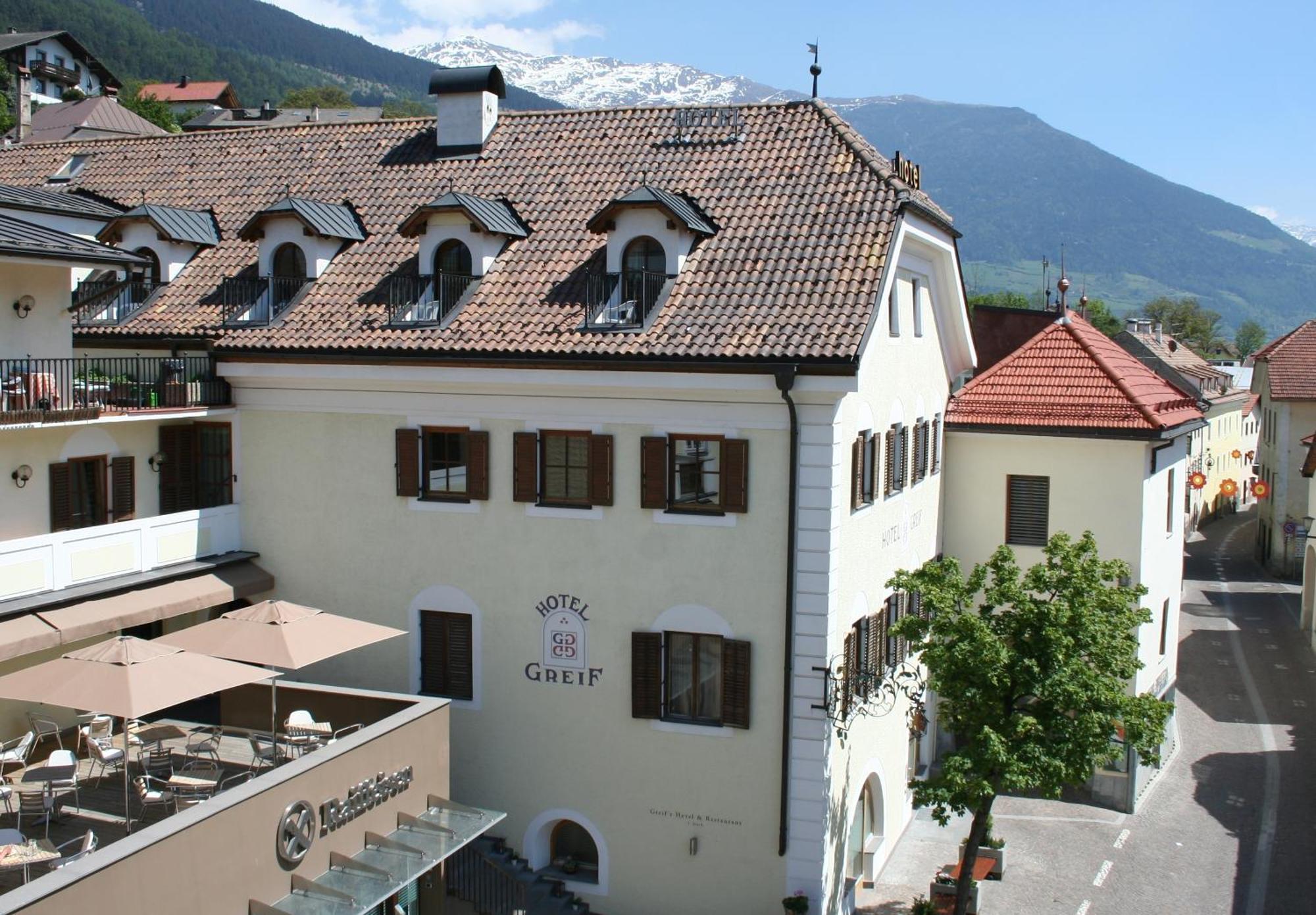 Hotel Greif Malles Venosta Exterior photo